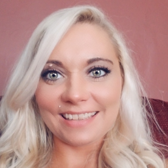 Meet your Posher, Tina - Picture 2 of 4